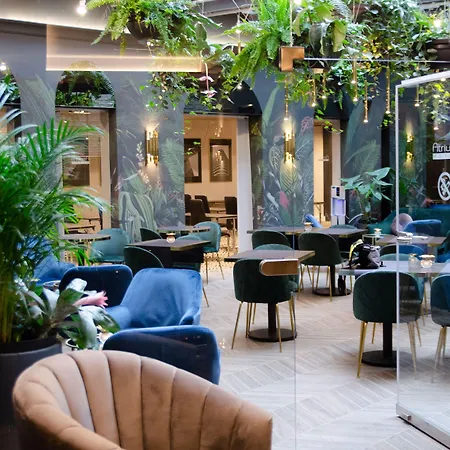 Atrium فندق