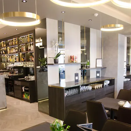 Atrium فندق