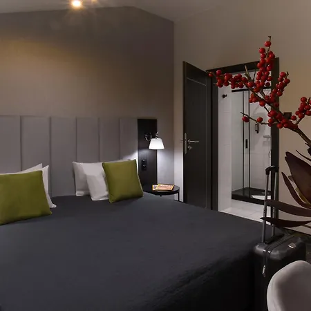 Atrium 3*